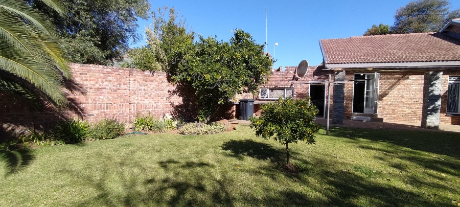 4 Bedroom Property for Sale in Jan Kempdorp Northern Cape
